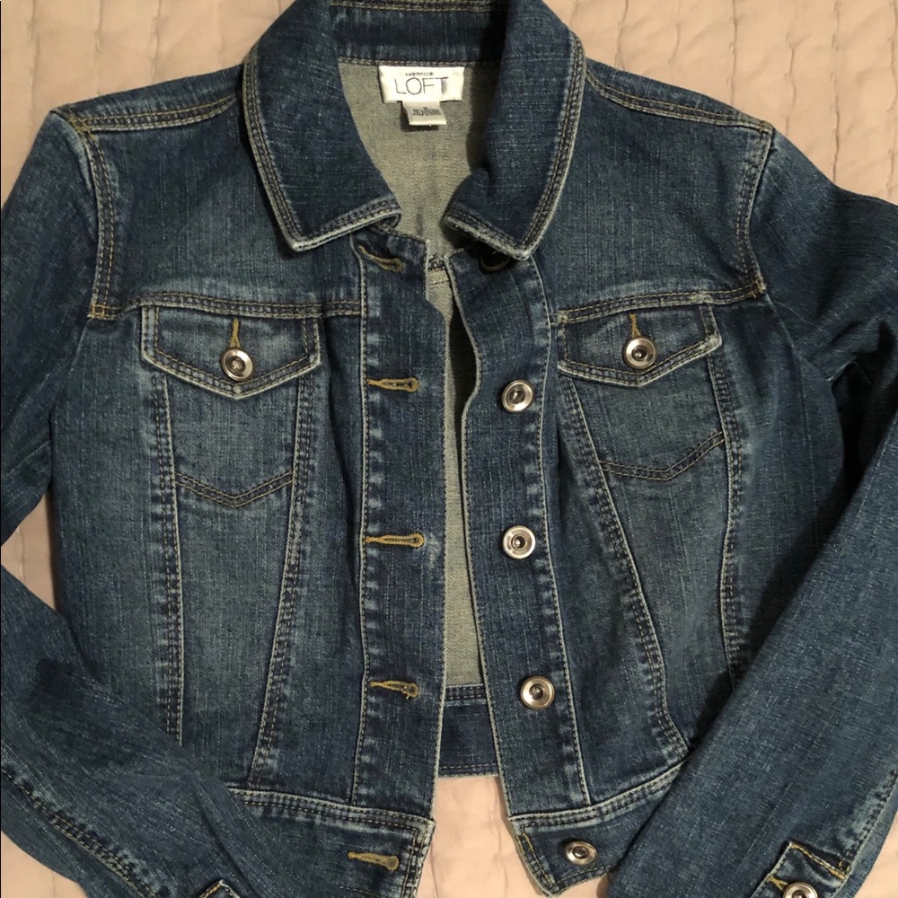 ⭐️⭐️Loft Short Jean Jacket